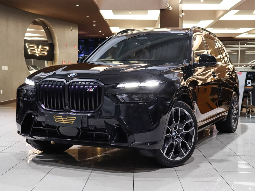 Foto do veículo BMW X7 4.4 V8 GASOLINA M60i STEPTRONIC 2023/2024 35.980 KM R$ 729.000,00