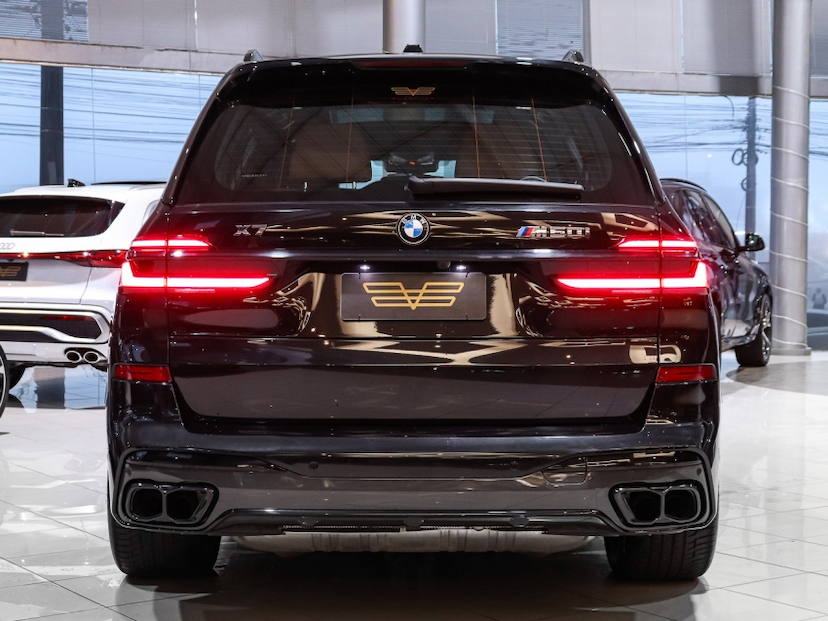 Foto do veículo BMW X7 4.4 V8 GASOLINA M60i STEPTRONIC 2024 35.980 KM R$ 729.000,00