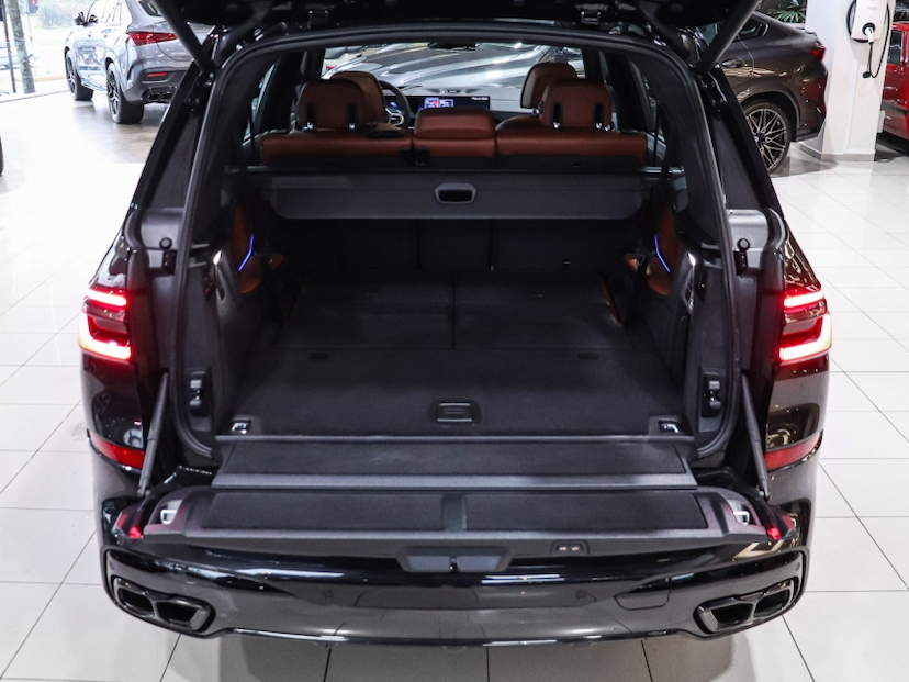 Foto do veículo BMW X7 4.4 V8 GASOLINA M60i STEPTRONIC 2024 35.980 KM R$ 729.000,00