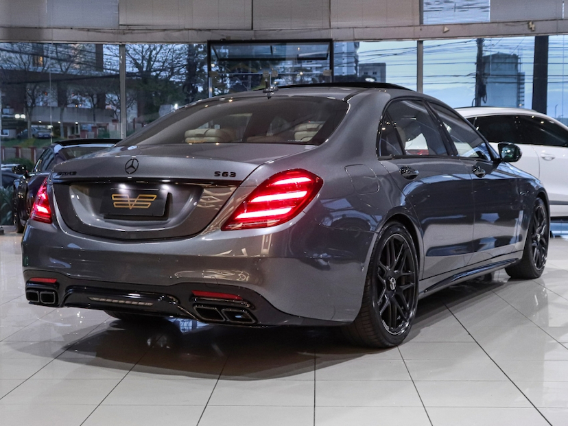 Foto do veículo MERCEDES-BENZ S 63 AMG 4.0 V8 TURBO GASOLINA L 4MATIC SPEEDSHIFT 2019 33.350 KM R$ 690.000,00