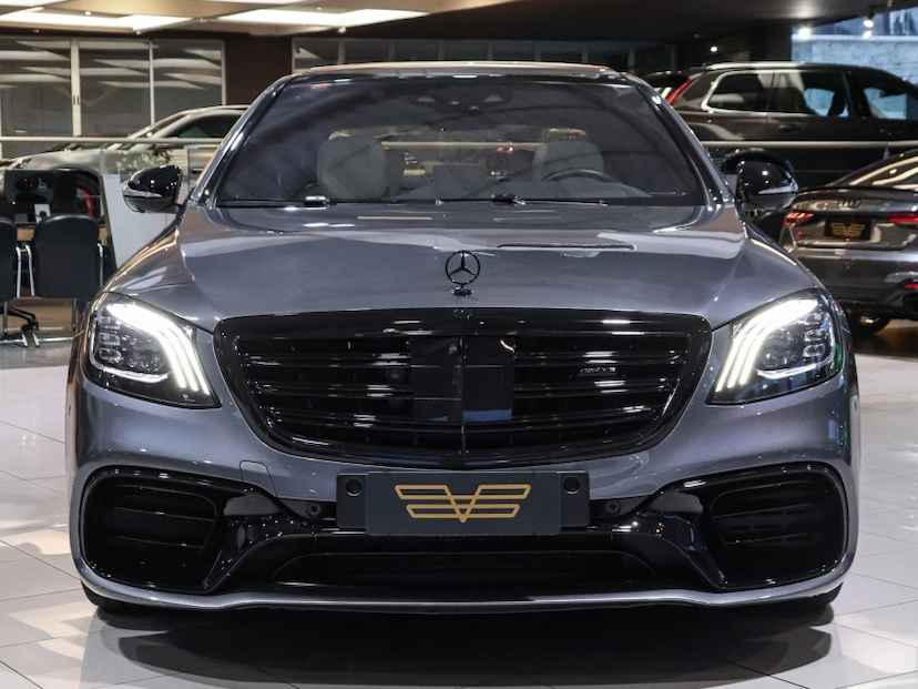 Foto do veículo MERCEDES-BENZ S 63 AMG 4.0 V8 TURBO GASOLINA L 4MATIC SPEEDSHIFT 2019 33.350 KM R$ 690.000,00