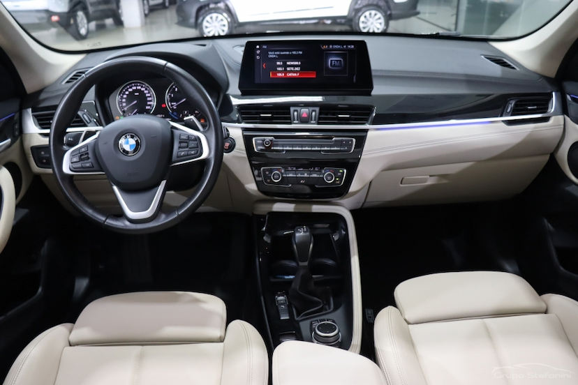 Foto do veículo BMW X1 2.0 16V TURBO ACTIVEFLEX SDRIVE20I 4P AUTOMÁTICO 2021 63.763 KM 179.990,00
