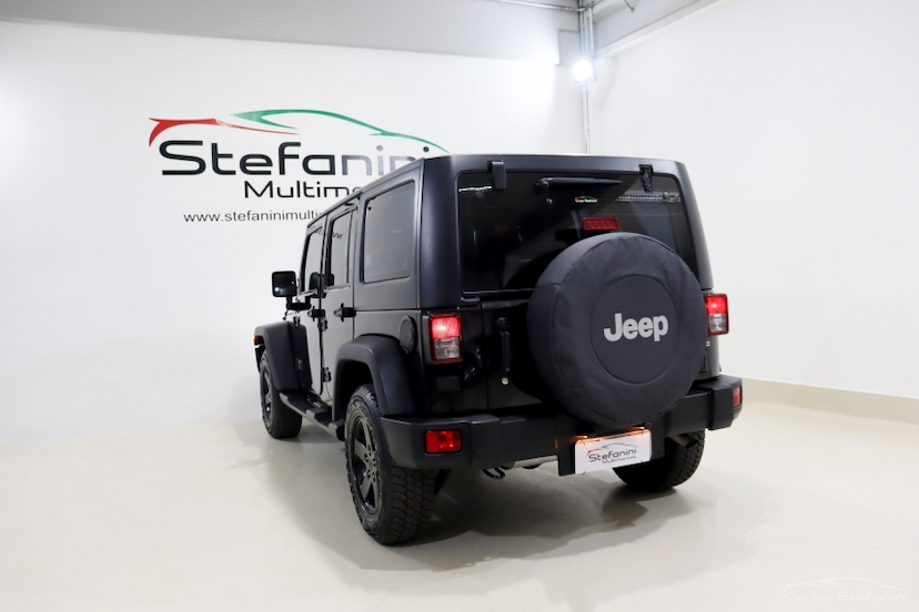 Foto do veículo JEEP WRANGLER 3.6 UNLIMITED SPORT 4X4 V6 GASOLINA 4P AUTOMÁTICO 2015 89.400 KM 214.990,00