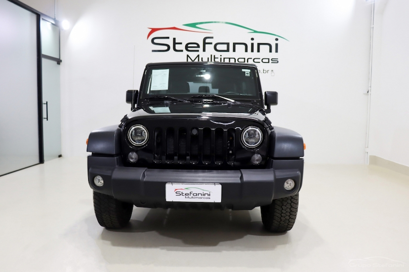 Foto do veículo JEEP WRANGLER 3.6 UNLIMITED SPORT 4X4 V6 GASOLINA 4P AUTOMÁTICO 2015 89.400 KM 214.990,00