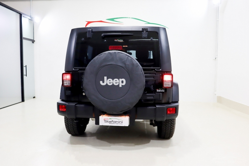 Foto do veículo JEEP WRANGLER 3.6 UNLIMITED SPORT 4X4 V6 GASOLINA 4P AUTOMÁTICO 2015 89.400 KM 214.990,00