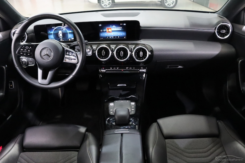 Foto do veículo MERCEDES-BENZ A 200 1.3 CGI GASOLINA STYLE SEDAN 7G-DCT 2019 61.071 KM 153.990,00