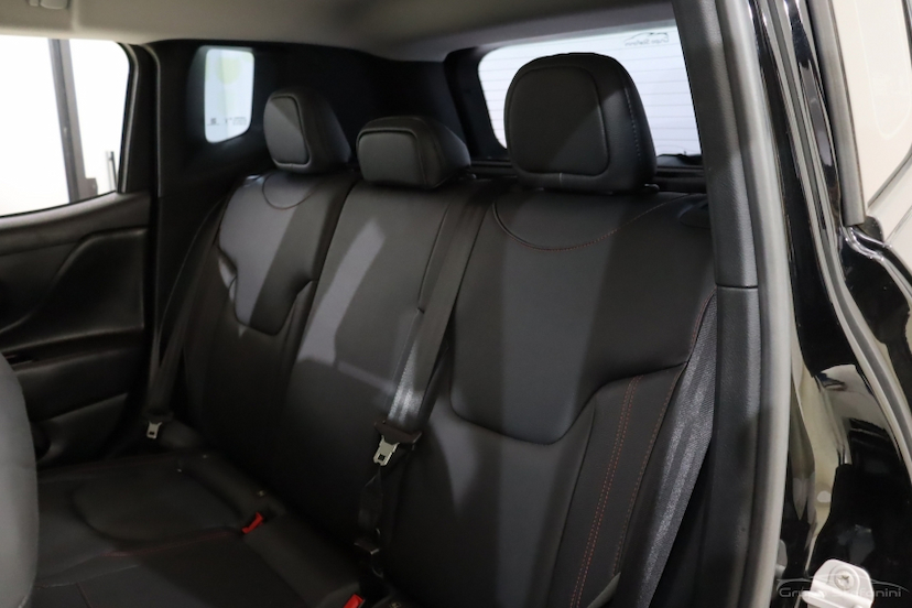 Foto do veículo JEEP RENEGADE 1.3 T270 TURBO FLEX TRAILHAWK 4X4 AT9 2023 40.923 KM 126.990,00