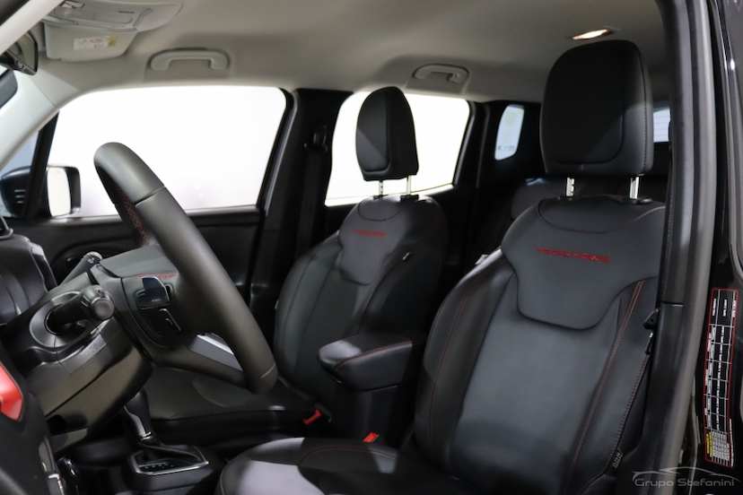 Foto do veículo JEEP RENEGADE 1.3 T270 TURBO FLEX TRAILHAWK 4X4 AT9 2023 40.923 KM 126.990,00