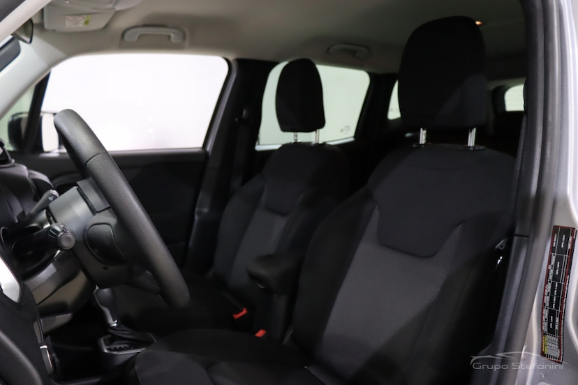 Foto do veículo JEEP RENEGADE 1.8 16V FLEX 4P AUTOMÁTICO 2020 69.659 KM 74.990,00