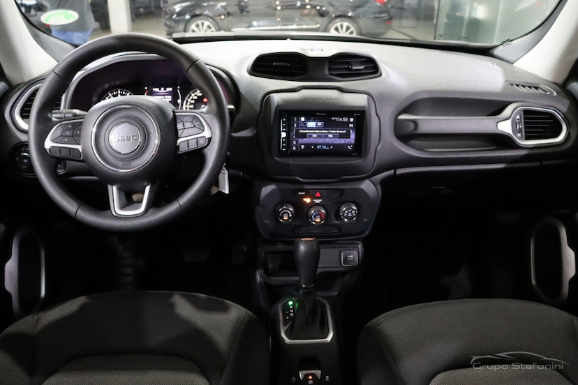 Foto do veículo JEEP RENEGADE 1.8 16V FLEX 4P AUTOMÁTICO 2020 69.659 KM 74.990,00