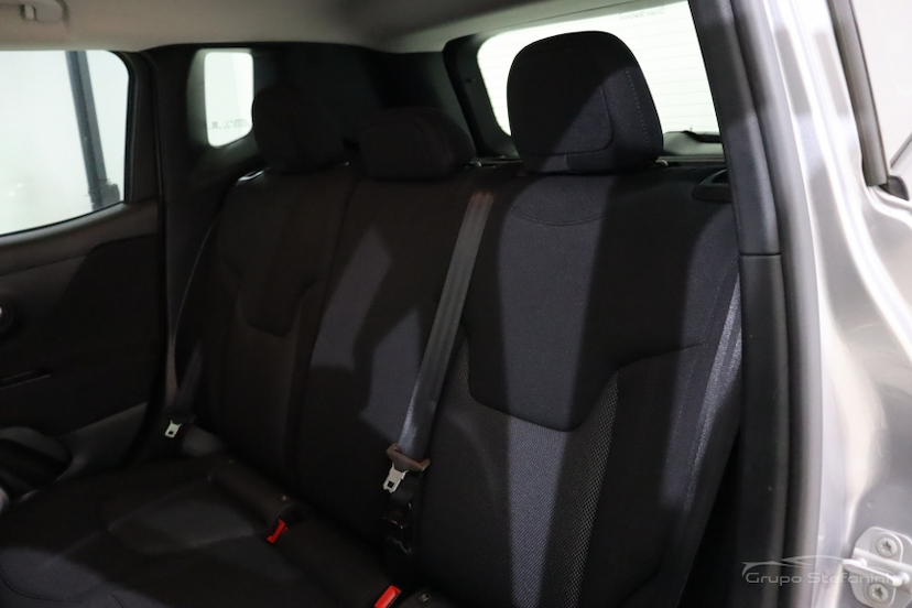 Foto do veículo JEEP RENEGADE 1.8 16V FLEX 4P AUTOMÁTICO 2020 69.659 KM 74.990,00