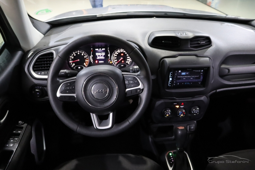 Foto do veículo JEEP RENEGADE 1.8 16V FLEX 4P AUTOMÁTICO 2020 69.659 KM 74.990,00