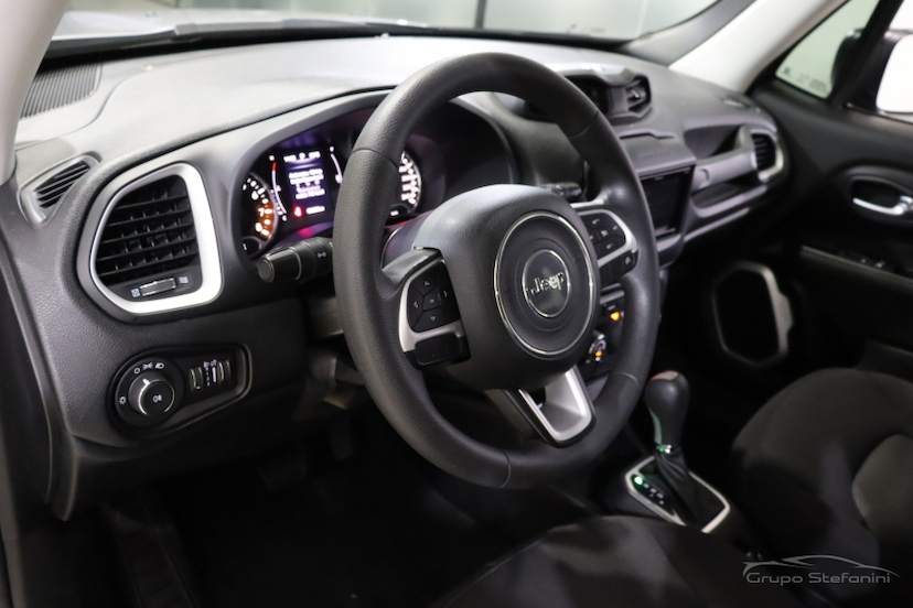 Foto do veículo JEEP RENEGADE 1.8 16V FLEX 4P AUTOMÁTICO 2020 69.659 KM 74.990,00