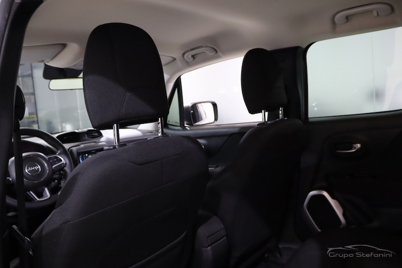 Foto do veículo JEEP RENEGADE 1.8 16V FLEX 4P AUTOMÁTICO 2020 69.659 KM 74.990,00