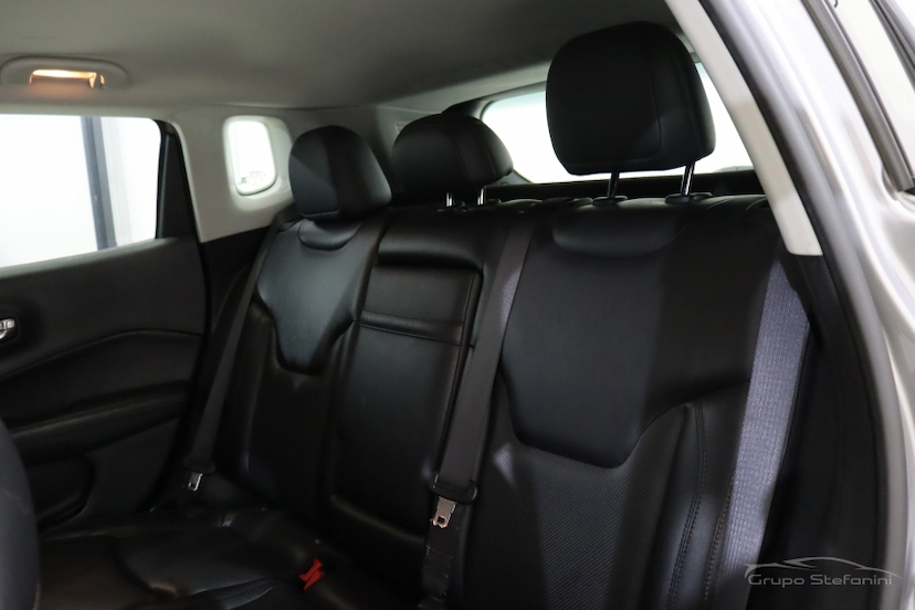 Foto do veículo JEEP COMPASS 2.0 16V DIESEL LONGITUDE 4X4 AUTOMÁTICO 2019 92.180 KM 107.990,00