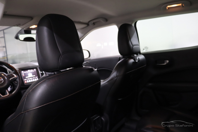 Foto do veículo JEEP COMPASS 2.0 16V DIESEL LONGITUDE 4X4 AUTOMÁTICO 2019 92.180 KM 107.990,00