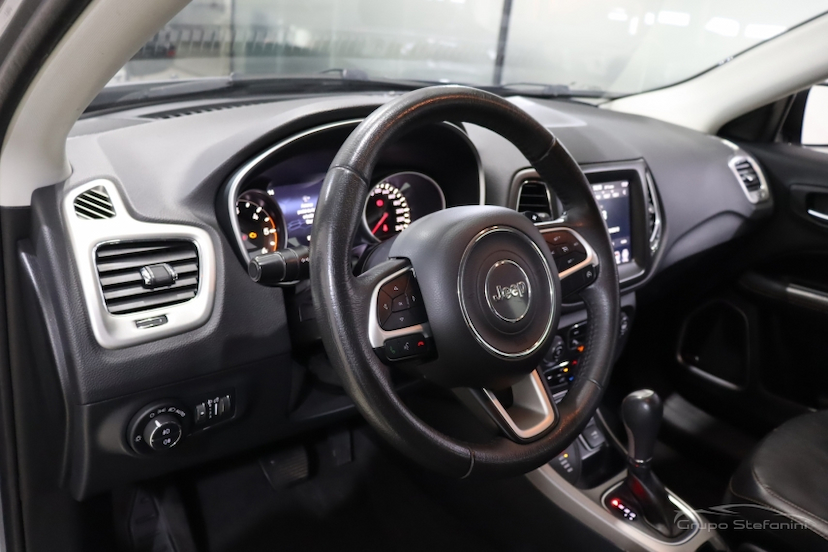 Foto do veículo JEEP COMPASS 2.0 16V DIESEL LONGITUDE 4X4 AUTOMÁTICO 2019 92.180 KM 107.990,00