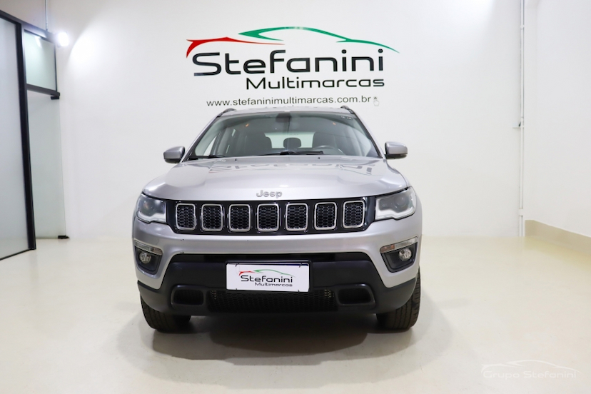 Foto do veículo JEEP COMPASS 2.0 16V DIESEL LONGITUDE 4X4 AUTOMÁTICO 2019 92.180 KM 107.990,00