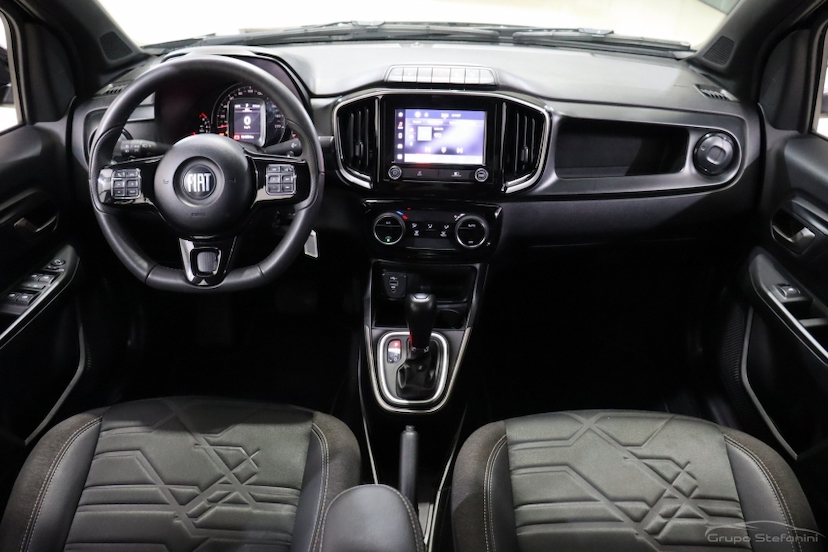 Foto do veículo FIAT STRADA 1.3 FIREFLY FLEX VOLCANO CD CVT 2023 64.824 KM 110.990,00