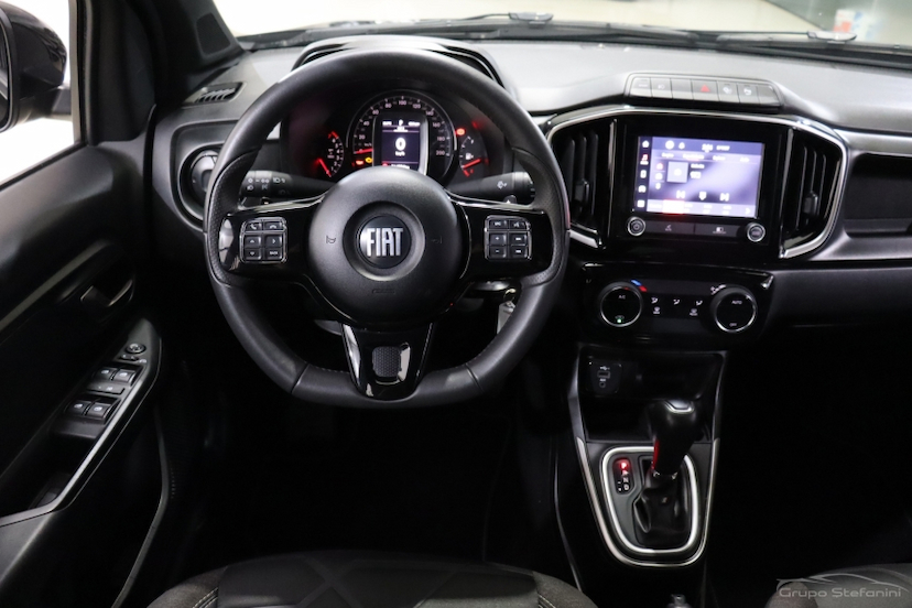Foto do veículo FIAT STRADA 1.3 FIREFLY FLEX VOLCANO CD CVT 2023 64.824 KM 110.990,00