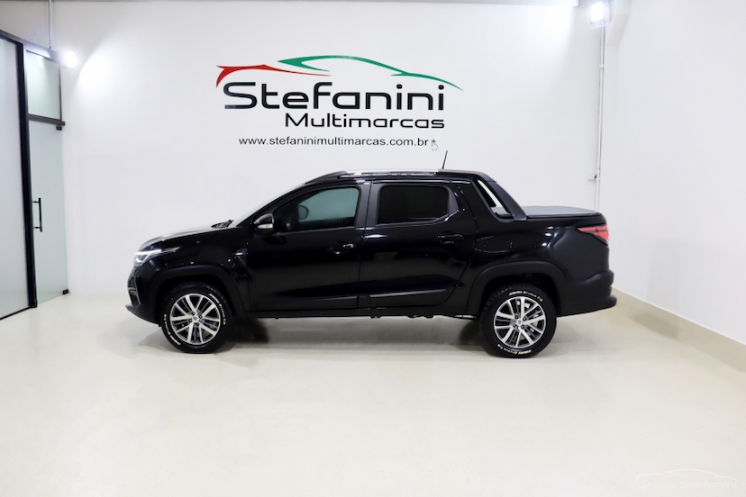 Foto do veículo FIAT STRADA 1.3 FIREFLY FLEX VOLCANO CD CVT 2023 64.824 KM 110.990,00