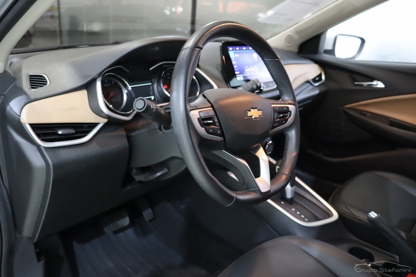 Foto do veículo CHEVROLET ONIX 1.0 TURBO FLEX PREMIER AUTOMÁTICO 2023 39.332 KM 89.990,00