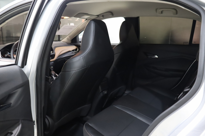Foto do veículo CHEVROLET ONIX 1.0 TURBO FLEX PREMIER AUTOMÁTICO 2023 39.332 KM 89.990,00