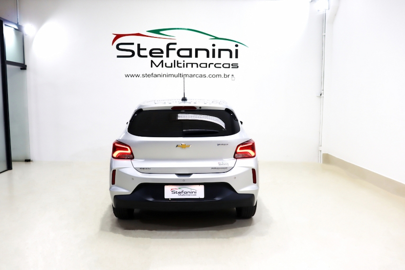 Foto do veículo CHEVROLET ONIX 1.0 TURBO FLEX PREMIER AUTOMÁTICO 2023 39.332 KM 89.990,00