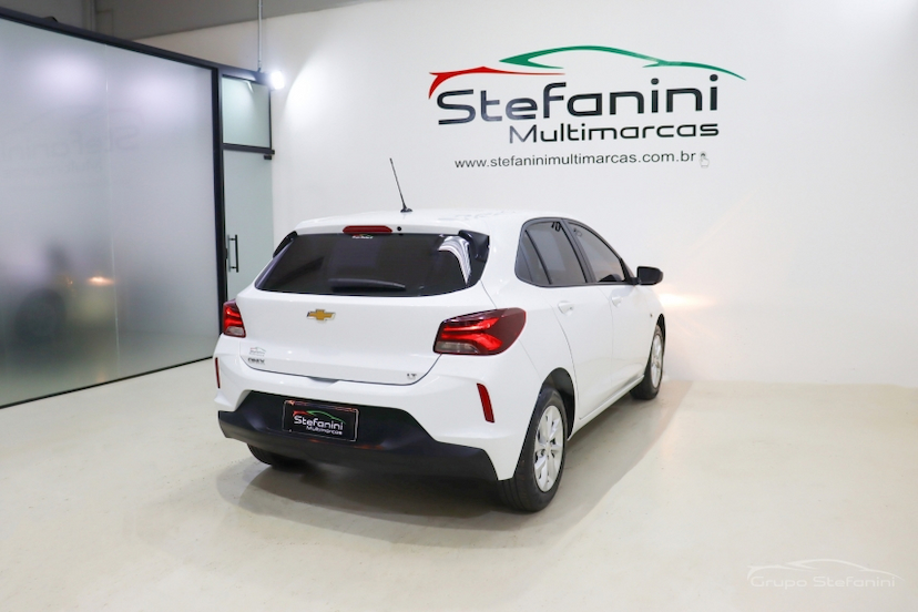 Foto do veículo CHEVROLET ONIX 1.0 FLEX LT MANUAL 2023 77.969 KM 68.990,00