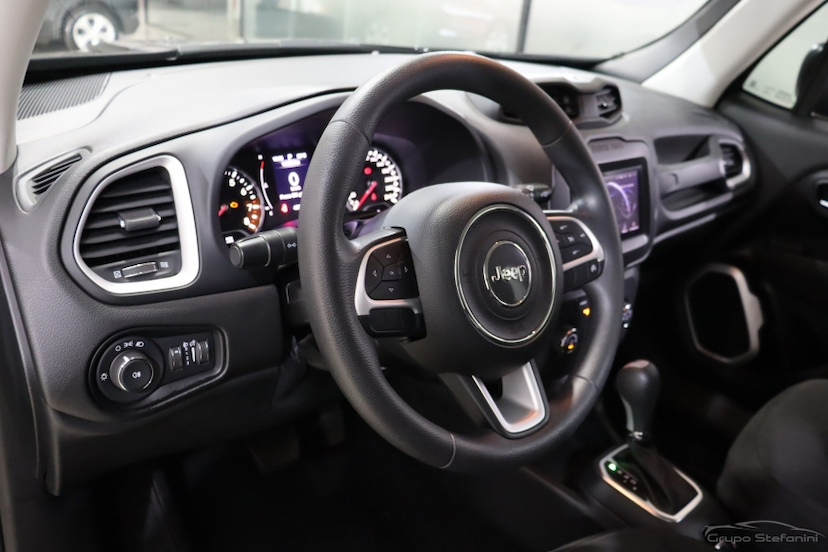 Foto do veículo JEEP RENEGADE 1.8 16V FLEX 4P AUTOMÁTICO 2020 48.987 KM 75.990,00