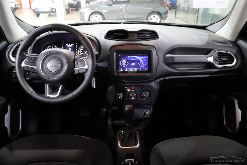 Foto do veículo JEEP RENEGADE 1.8 16V FLEX 4P AUTOMÁTICO 2020 48.987 KM 75.990,00