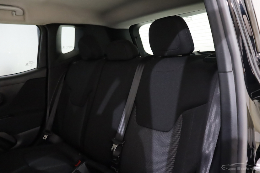 Foto do veículo JEEP RENEGADE 1.8 16V FLEX 4P AUTOMÁTICO 2020 48.987 KM 75.990,00