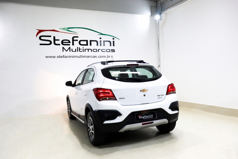 Foto do veículo CHEVROLET ONIX 1.4 MPFI ACTIV 8V FLEX 4P AUTOMÁTICO 2018 82.820 KM 66.990,00