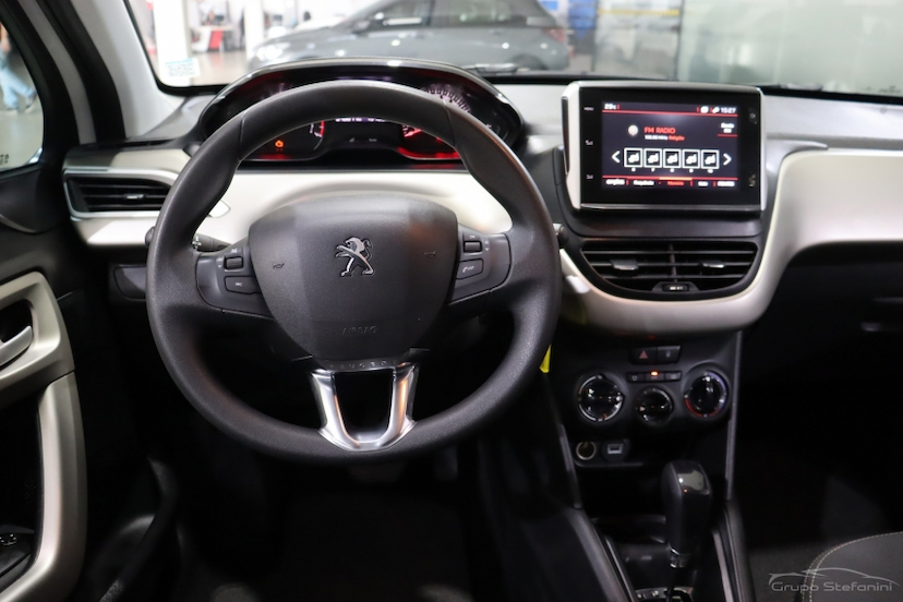 Foto do veículo PEUGEOT 2008 1.6 16V FLEX ALLURE PACK 4P AUTOMÁTICO 2022 48.617 KM 72.990,00