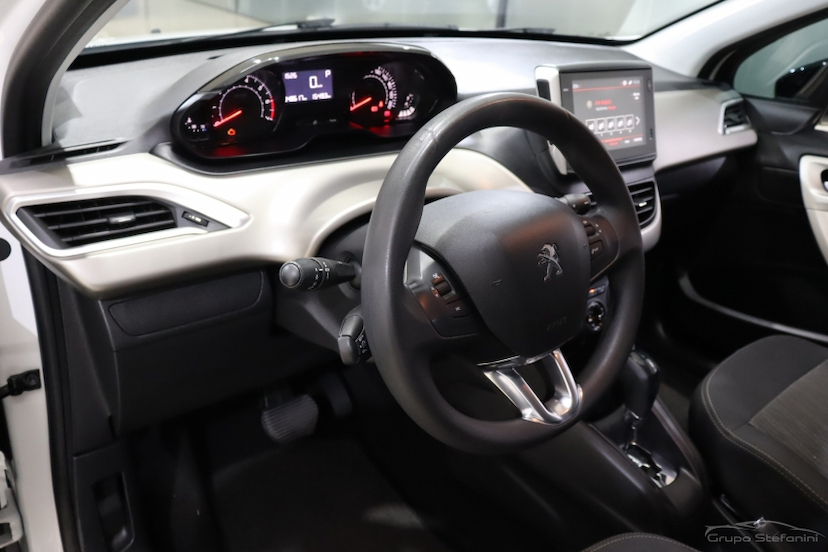 Foto do veículo PEUGEOT 2008 1.6 16V FLEX ALLURE PACK 4P AUTOMÁTICO 2022 48.617 KM 72.990,00