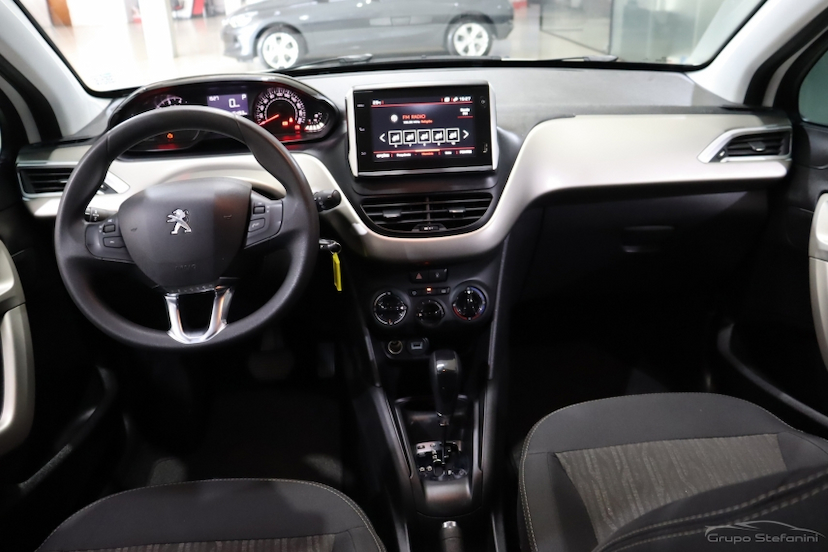 Foto do veículo PEUGEOT 2008 1.6 16V FLEX ALLURE PACK 4P AUTOMÁTICO 2022 48.617 KM 72.990,00