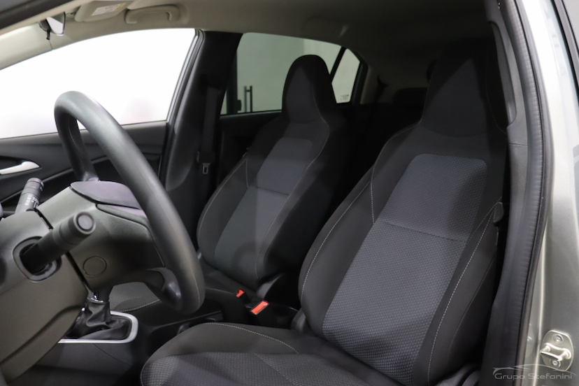 Foto do veículo CHEVROLET ONIX 1.0 FLEX LT MANUAL 2025 2.377 KM 86.990,00