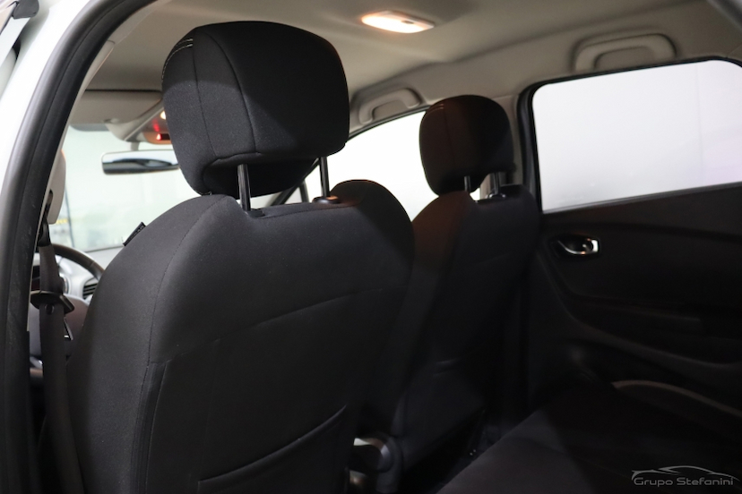 Foto do veículo RENAULT CAPTUR 1.6 16V SCE FLEX ZEN X-TRONIC 2018 84.792 KM 67.990,00