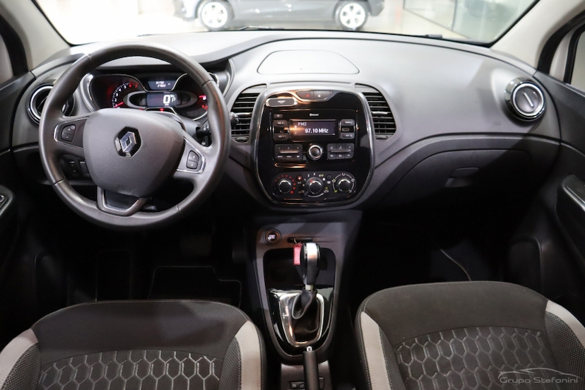 Foto do veículo RENAULT CAPTUR 1.6 16V SCE FLEX ZEN X-TRONIC 2018 84.792 KM 67.990,00