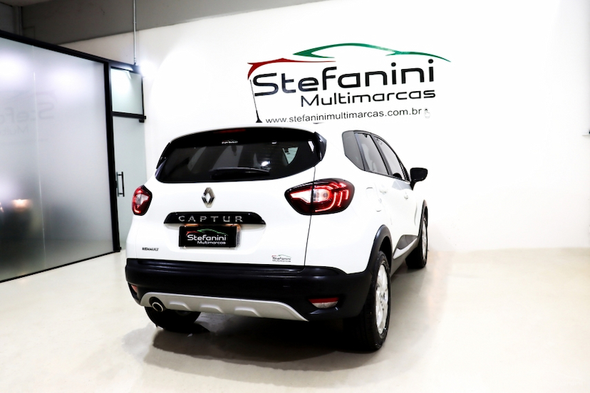 Foto do veículo RENAULT CAPTUR 1.6 16V SCE FLEX ZEN X-TRONIC 2018 84.792 KM 67.990,00