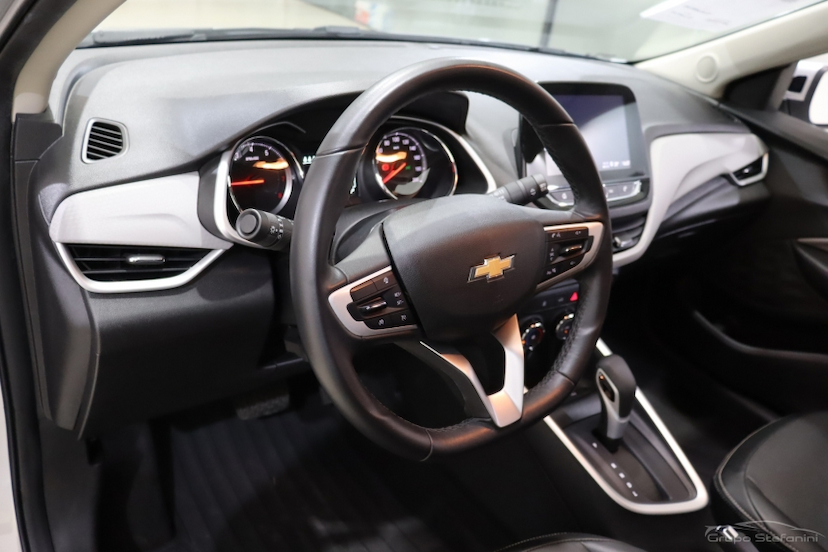Foto do veículo CHEVROLET ONIX 1.0 TURBO FLEX PREMIER AUTOMÁTICO 2023 28.949 KM 90.990,00