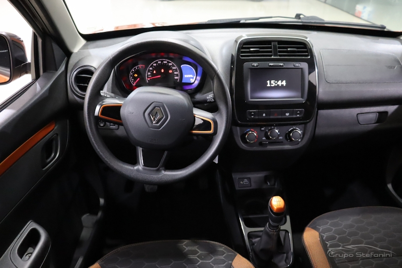 Foto do veículo RENAULT KWID 1.0 12V SCE FLEX OUTSIDER MANUAL 2022 93.289 KM 49.990,00