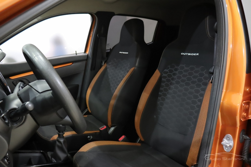 Foto do veículo RENAULT KWID 1.0 12V SCE FLEX OUTSIDER MANUAL 2022 93.289 KM 49.990,00