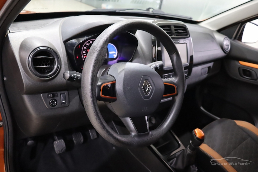 Foto do veículo RENAULT KWID 1.0 12V SCE FLEX OUTSIDER MANUAL 2022 93.289 KM 49.990,00