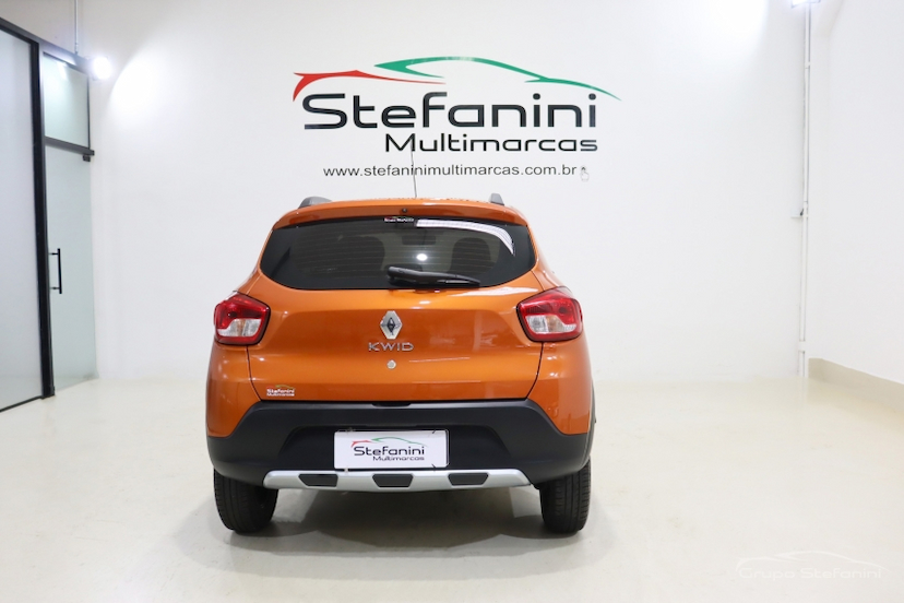 Foto do veículo RENAULT KWID 1.0 12V SCE FLEX OUTSIDER MANUAL 2022 93.289 KM 49.990,00
