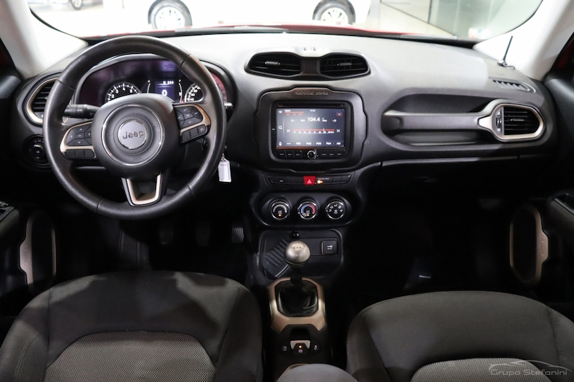 Foto do veículo JEEP RENEGADE 1.8 16V FLEX 4P MANUAL 2017 90.464 KM 63.990,00
