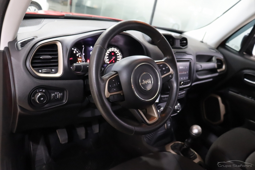 Foto do veículo JEEP RENEGADE 1.8 16V FLEX 4P MANUAL 2017 90.464 KM 63.990,00
