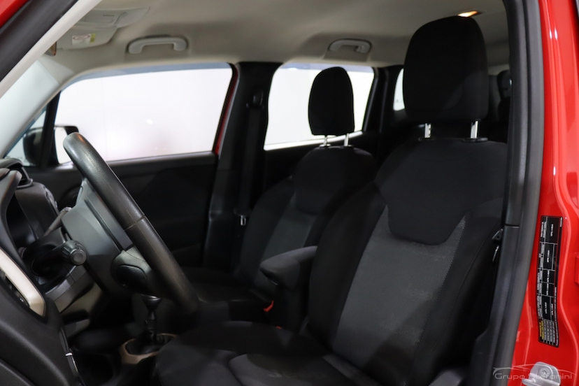 Foto do veículo JEEP RENEGADE 1.8 16V FLEX 4P MANUAL 2017 90.464 KM 63.990,00
