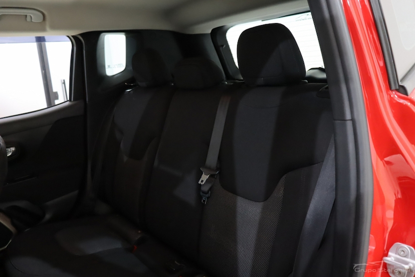 Foto do veículo JEEP RENEGADE 1.8 16V FLEX 4P MANUAL 2017 90.464 KM 63.990,00