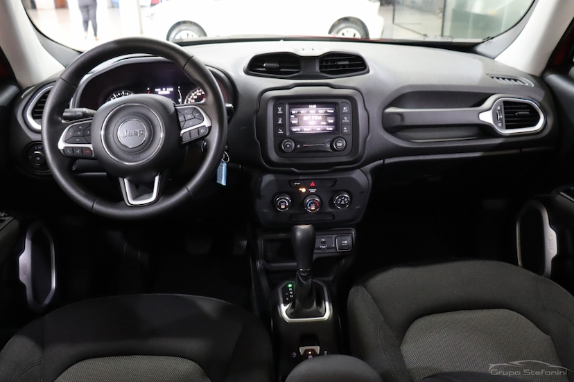 Foto do veículo JEEP RENEGADE 1.8 16V FLEX SPORT 4P AUTOMÁTICO 2019 76.524 KM 72.990,00